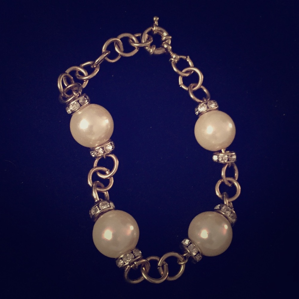 ❄️CLASSIC PEARL STATION BRACELET IN gold❄️